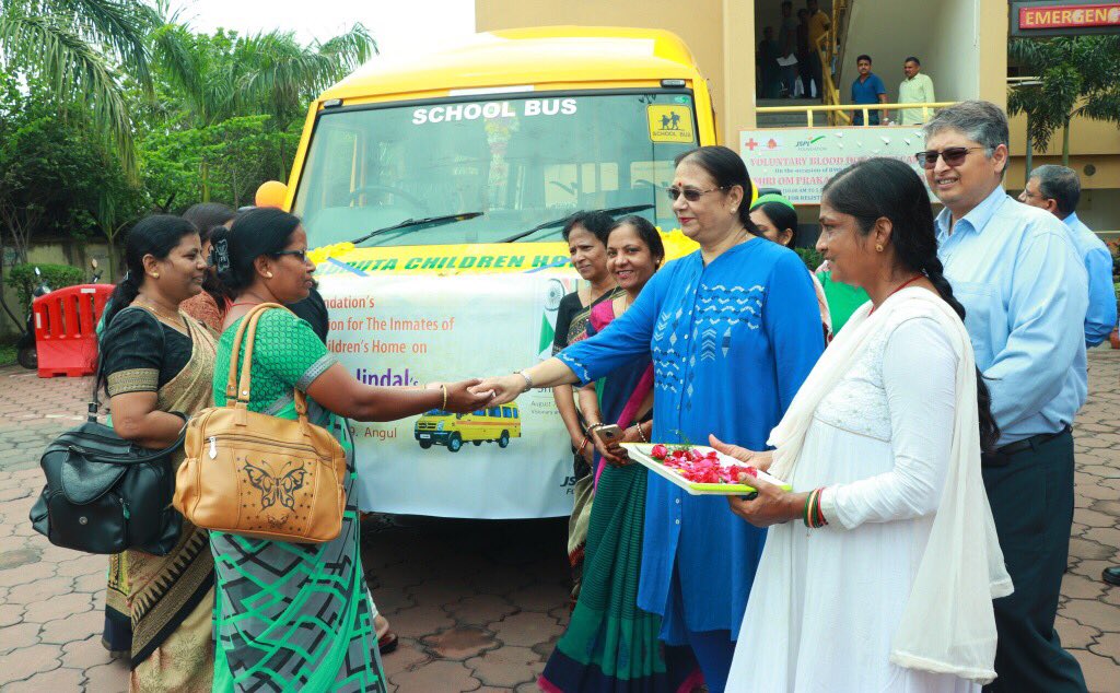 JindalFndn's tweet photo. To commemorate 89th Birth Anniversary of Shri OP Jindal ji, @JSPLFoundation under #ProjectSneh, supported school bus for education of 100 Adruta Children Home inmates.Flagging off by COO and president, Jindal Mahila Samiti.#JSPLAngul @JSPLCorporate @MPNaveenJindal @shallujindal20 https://t.co/Jri1sgPeOf