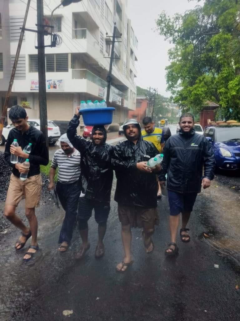 BopannaBragin's tweet image. ಪ್ರವಾಹ ಪೀಡಿತ ಜನರ ಕಷ್ಟಗಳಿಗೆ ಸ್ಪಂದಿಸುತ್ತಿರುವ ಸಂಘಿಗಳು. 
#SosKarnataka