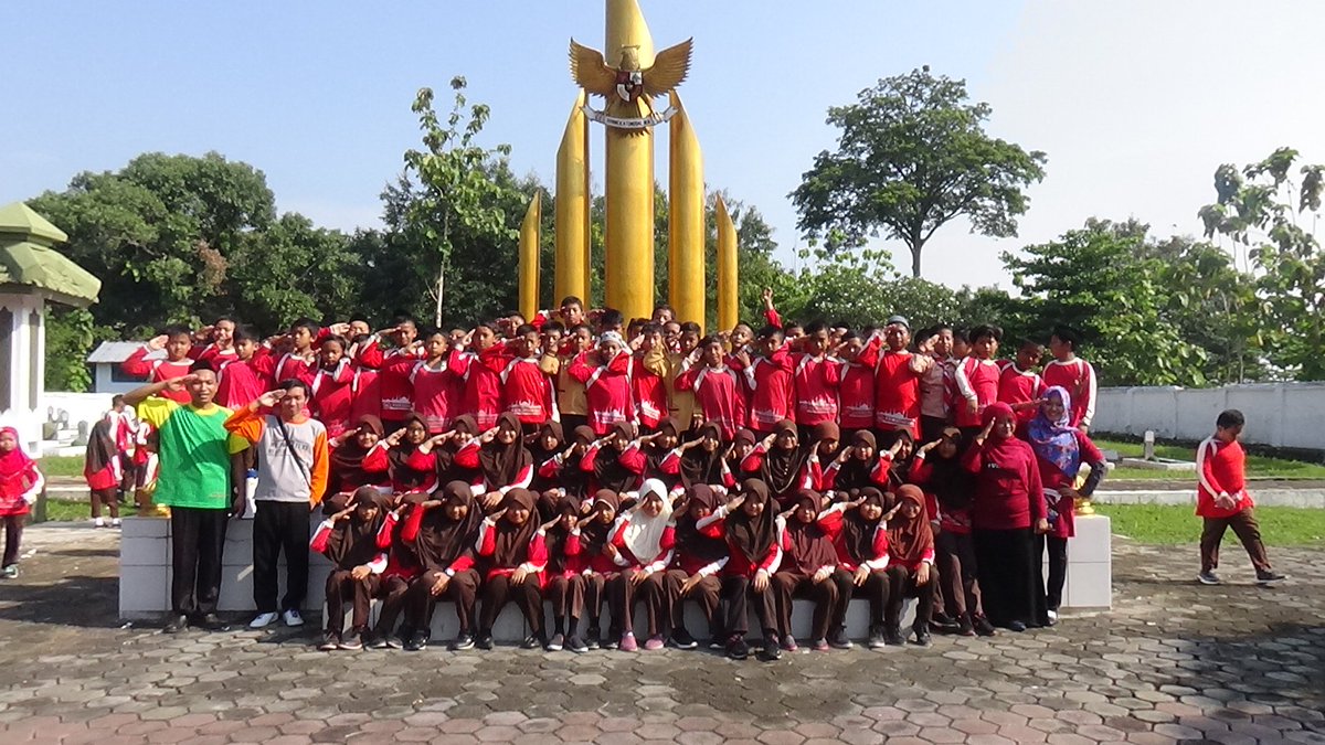 riantav3's tweet photo. Awal saya berada disini ...
#SDIB
#Blora https://t.co/UcKjTwIj9a