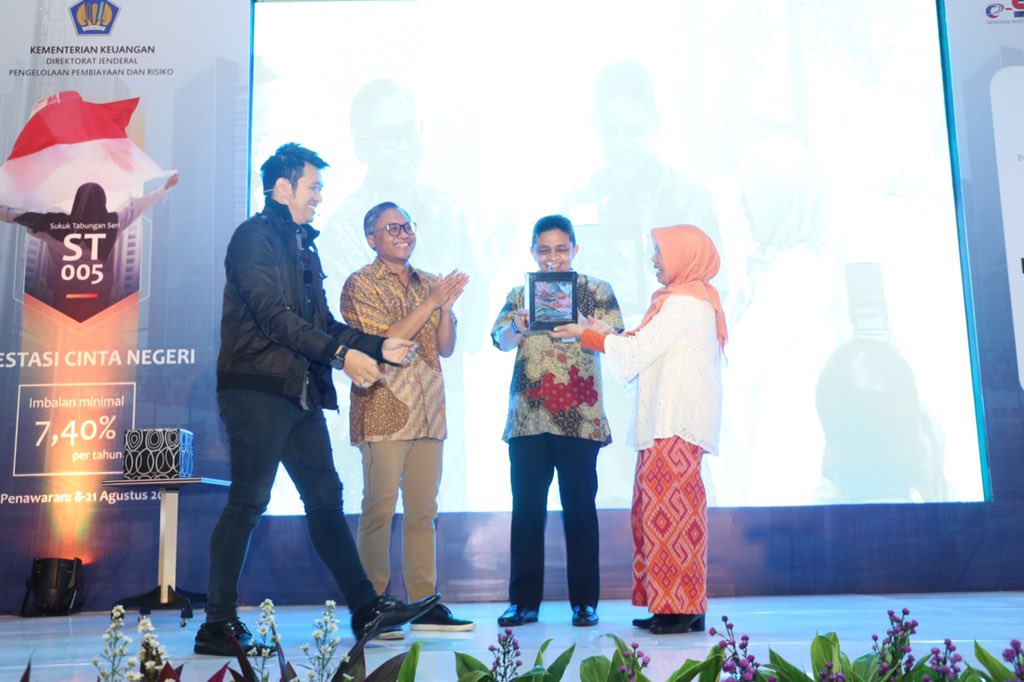 DJPPRkemenkeu's tweet photo. #ST005 resmi diluncurkan dengan seremonial sulap digital
#ST005
#JadiLebihBijak https://t.co/p7n7L03054