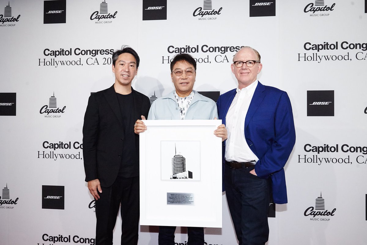 SMTOWNGLOBAL's tweet image. 📌SM &amp;amp; U.S. Capitol Music Group to launch the new global project ‘SuperM’
📌#TAEMIN of SHINee, #BAEKHYUN &amp;amp; #KAI of EXO, #TAEYONG &amp;amp; #MARK of NCT 127, #LUCAS &amp;amp; #TEN of WayV unite!
📌'#SuperM' produced by Soo-Man Lee on request of global label 'CMG'

#LEESOOMAN #CMG #SMEntertainment