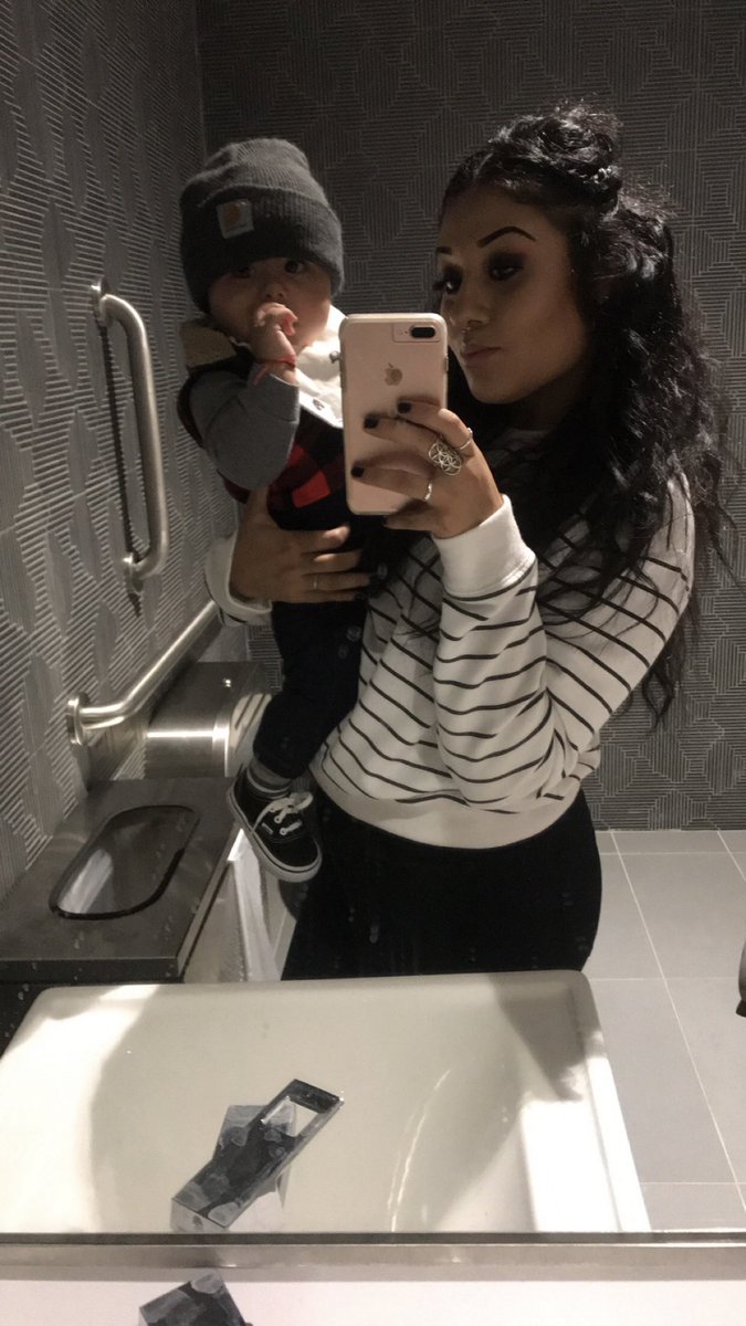 stephhhhh93's tweet photo. @shopbellaandco @jaylabrenae Me &amp; my little chicken nugget 💙 https://t.co/cmUCMJkp59