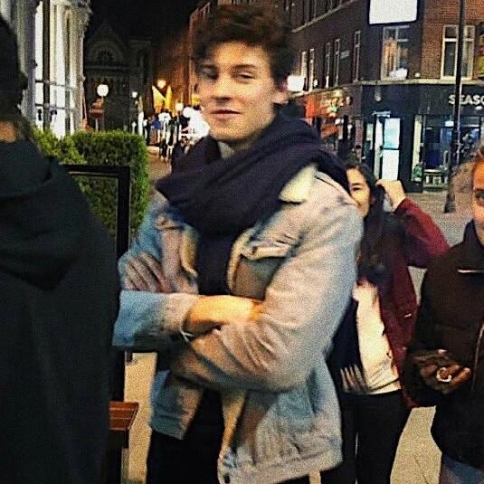 cillaaat's tweet photo. esperando ansiosamente por essa volta 
#ShawnGoBackInBar https://t.co/OinFw9vDYQ