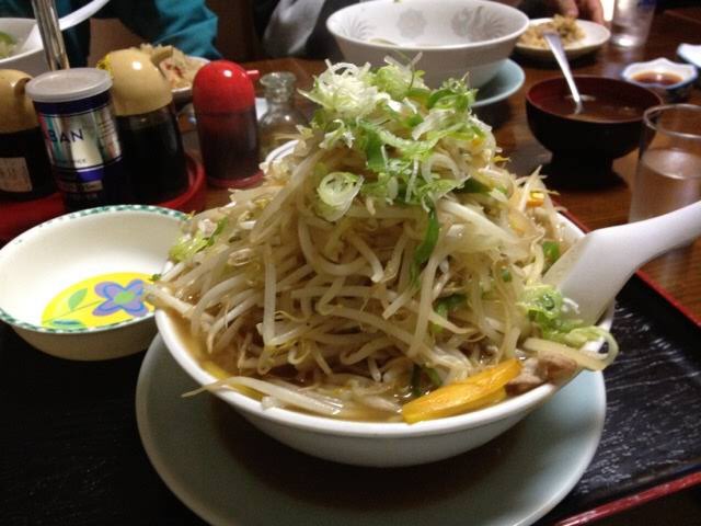 Sonicfes2019's tweet photo. 【SONIC FES 2019】新潟県上越市のおすすめグルメを紹介。今回は幸町にある【七福食堂】です。どのメニューも愛情のこもった家庭的な味わいで、なんといってもそのボリュームが魅力的です。大食いの人もそうでない人も行ってみては？ #sonicfes #上越市 #デカ盛りグルメ 
https://t.co/FPks0v3O94 https://t.co/O44yYwyXrZ
