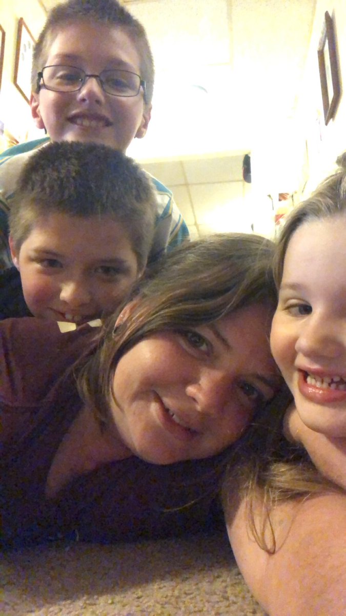 kam_mommy's tweet photo. My world!!! #Threebeforeme #momlife https://t.co/dCrxTXGtwX