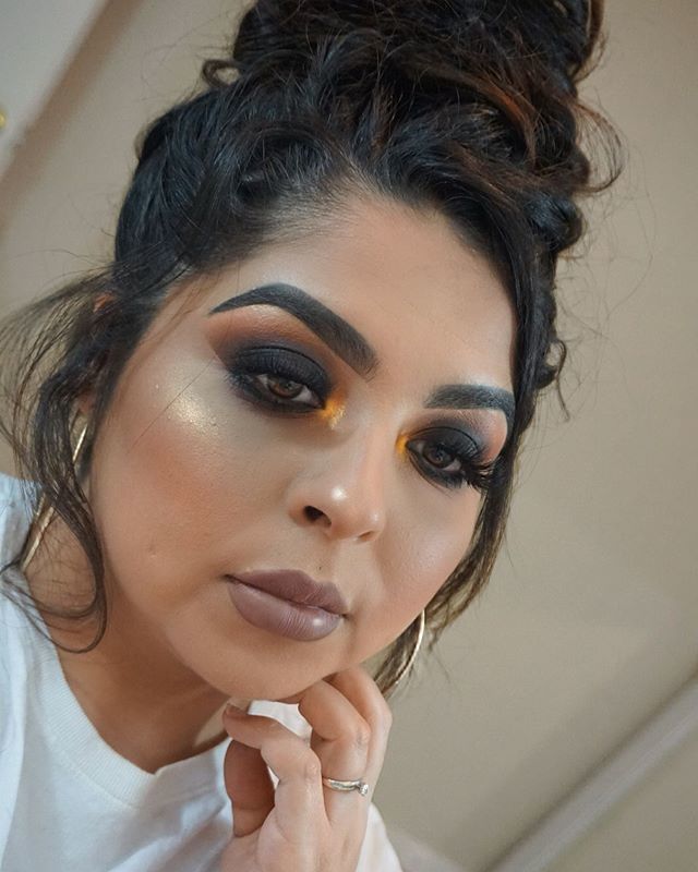 Rubylayy's tweet photo. I’m feeling like a total pelona with this hair 😂 🤦‍♀️ hope y’all had a good hump day!
@anastasiabeverlyhills medium brown pomade 
@morphebrushes 3502 palette 
@glamlashstore dreamer lashes
@katvondbeauty bow and arrow lipstick 
@trendbeautyofficial naturally nude palette 
@milan… https://t.co/0YbRpgPKqU