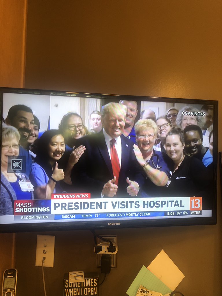 pubtk03's tweet photo. @mulaney there is a horse in the hospital https://t.co/ykEApc2Svs
