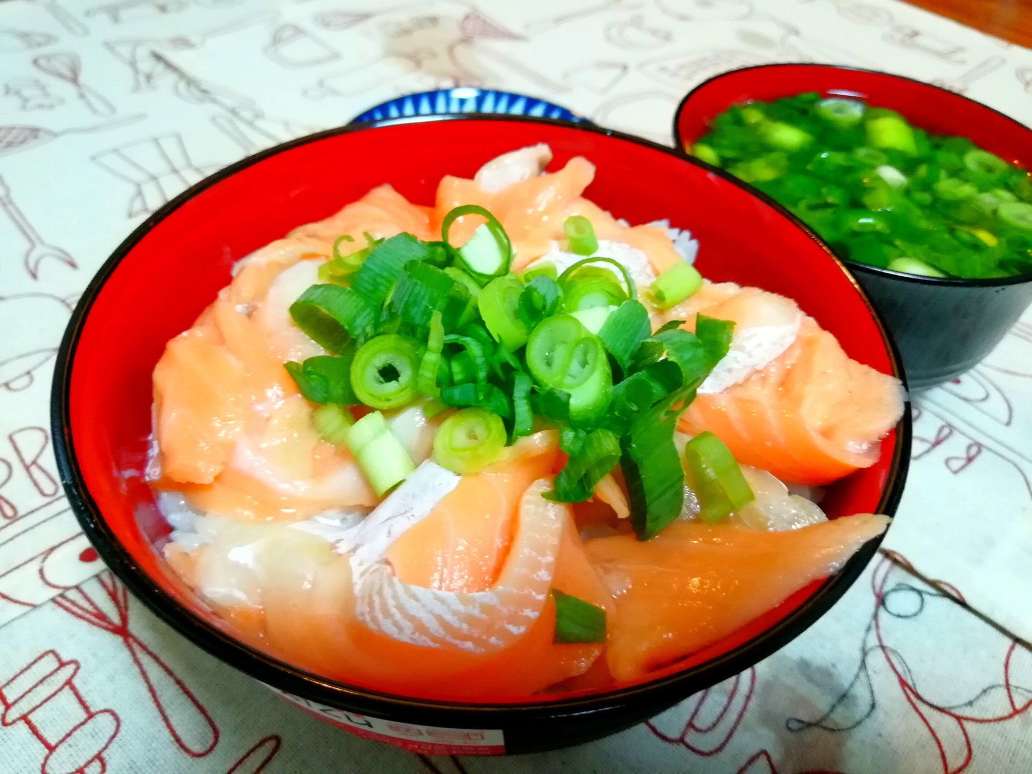 ট ইট র 俺の貧乏飯 100円サーモン丼 業務スーパーの冷凍トロサーモン 3食入り 298 を使えば 100円でサーモン丼が作れるぞ お金は無いけどサーモン丼が食べたい食いしん坊 業務スーパーへ走れ T Co Vklikptqss ট ইট র