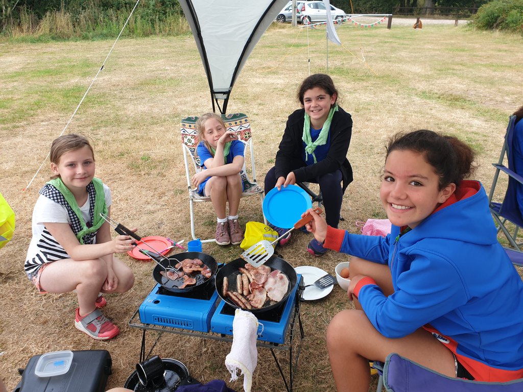 westmoorsguides's tweet photo. Cooking a full English this morning! @2ndBlandford @Girlguiding https://t.co/0qvZv6PuJX