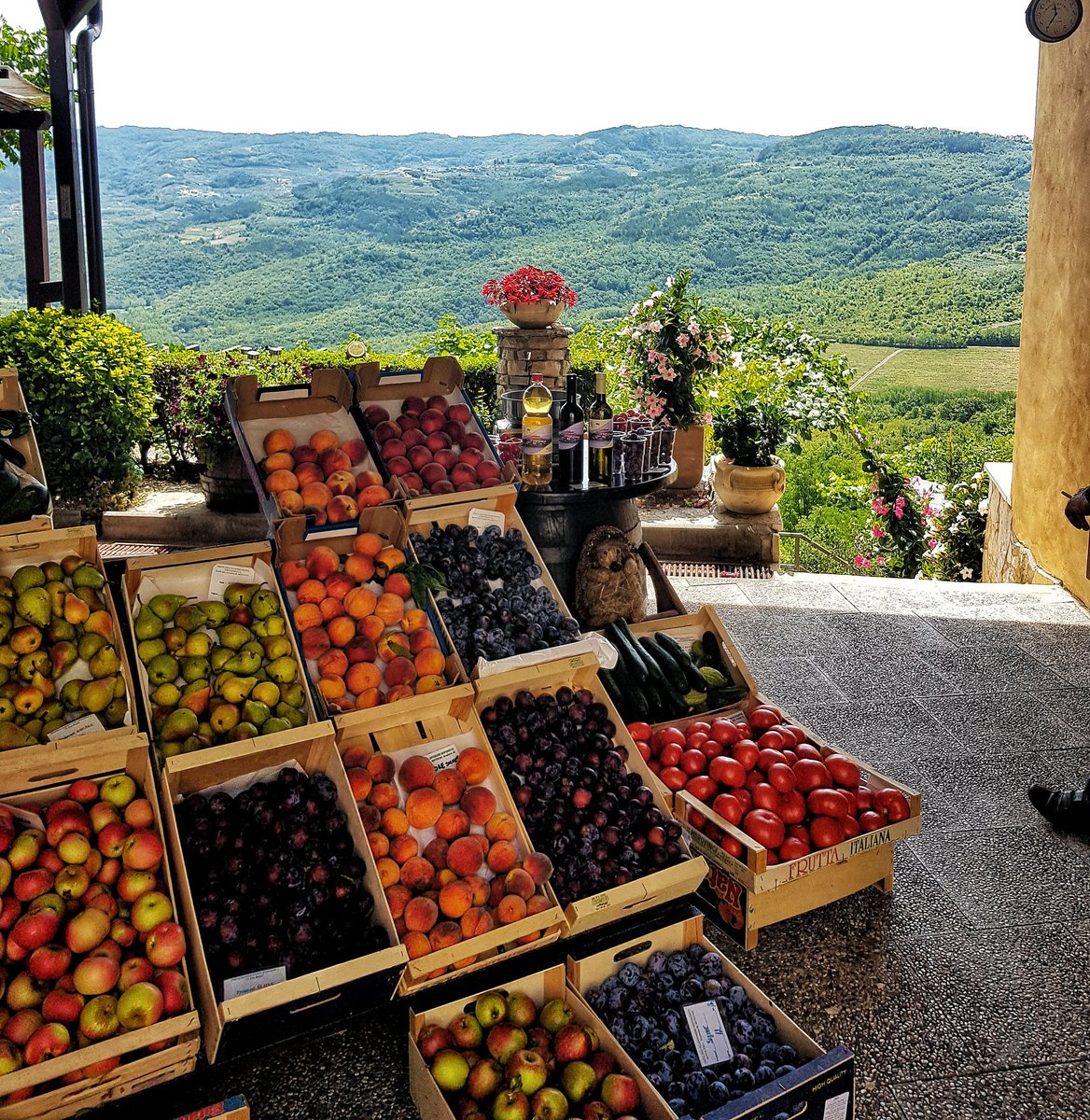 PrivateToursCro's tweet photo. Street fruit and vegetable vendor in Motovun, Croatia! 
________
Visit with https://t.co/7rC0VJMRGx 
#CroatiaPrivateTours #Motovun #Istria #travellikealocal #tourguidecroatia #guidescroatia https://t.co/45RGC7KFnj