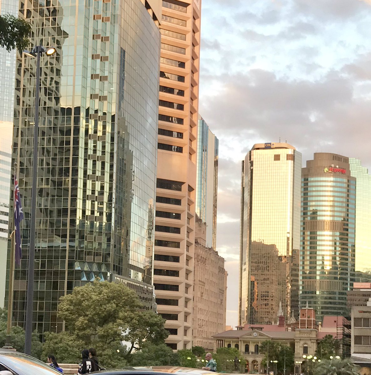 magpies59's tweet photo. Brisbane...at dusk #thisisqld #afterworkbeers https://t.co/rySyD8sjss