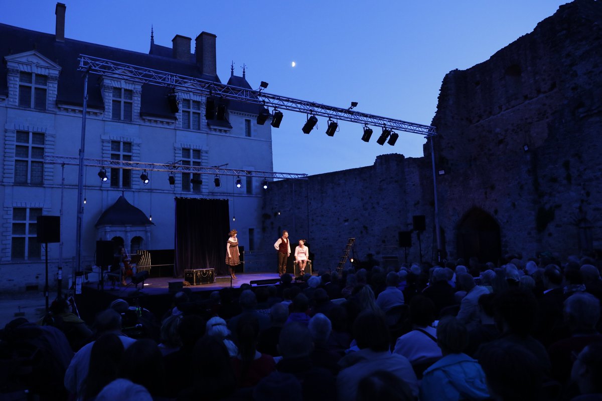 LesNuits53's tweet photo. Hier soir, nous avons clos l'édition 2019 avec L'île de @TulipatanOff au Château de Sainte-Suzanne !
📸 @PRISMA_LAVAL #nuitsdelamayenne https://t.co/JyjTIkWjVn
