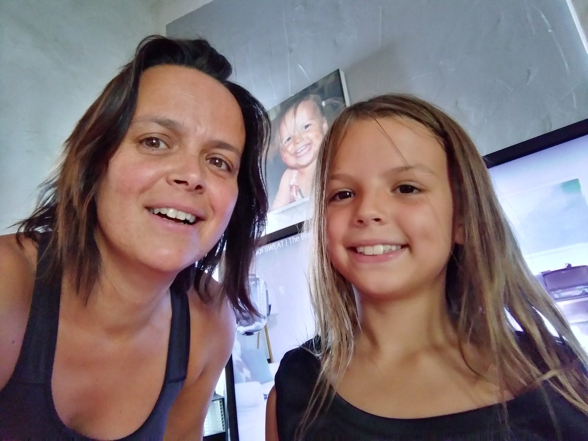 Mowgs2817's tweet photo. @thebodycoach Better late than never! Me and my 8 year old just completed Day 1 #28DAYSOFSWEAT πͺπͺ https://t.co/wnPjv45BB0