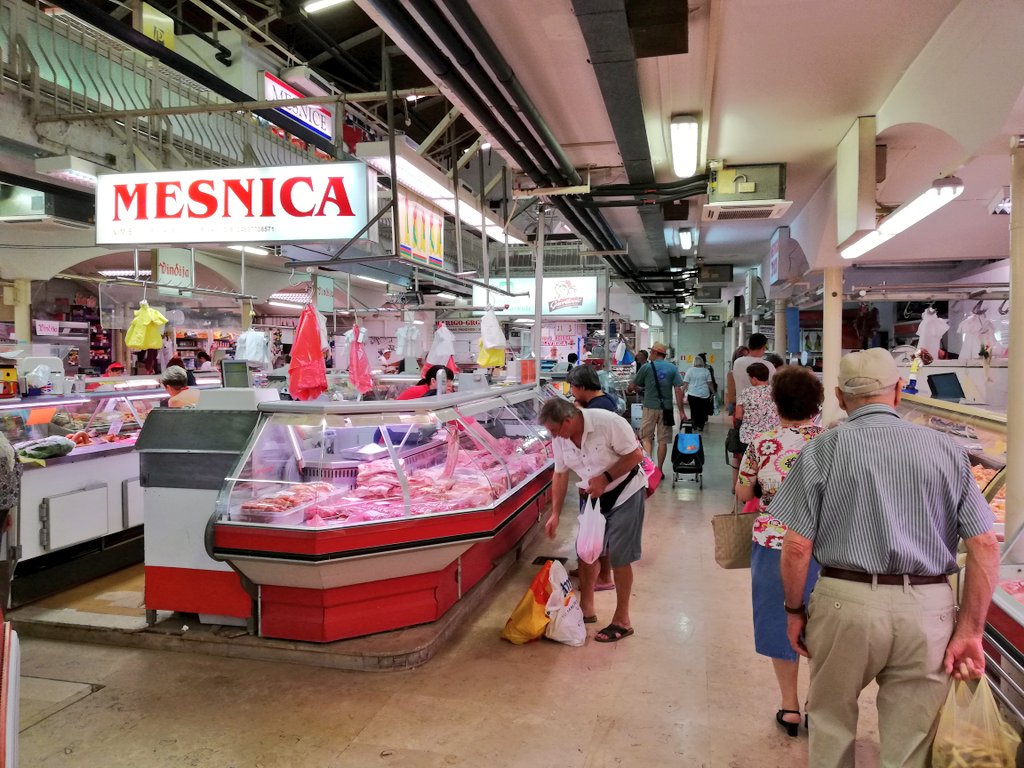 xenias_EU's tweet photo. No better way to get the feel of the city and meet some locals than visiting a local #farmersmarket ๐จโ๐พ
This one in Rijeka ๐ญ๐ท was bustling with life at 8am today, full of #FruitVeg4You ๐๐ฝ๐ฅฉ ๐๐ง local #oliveoil & ๐ท! Everything you need for delicious #EUFarmRecipes ๐ https://t.co/jOLPB9Dh5A