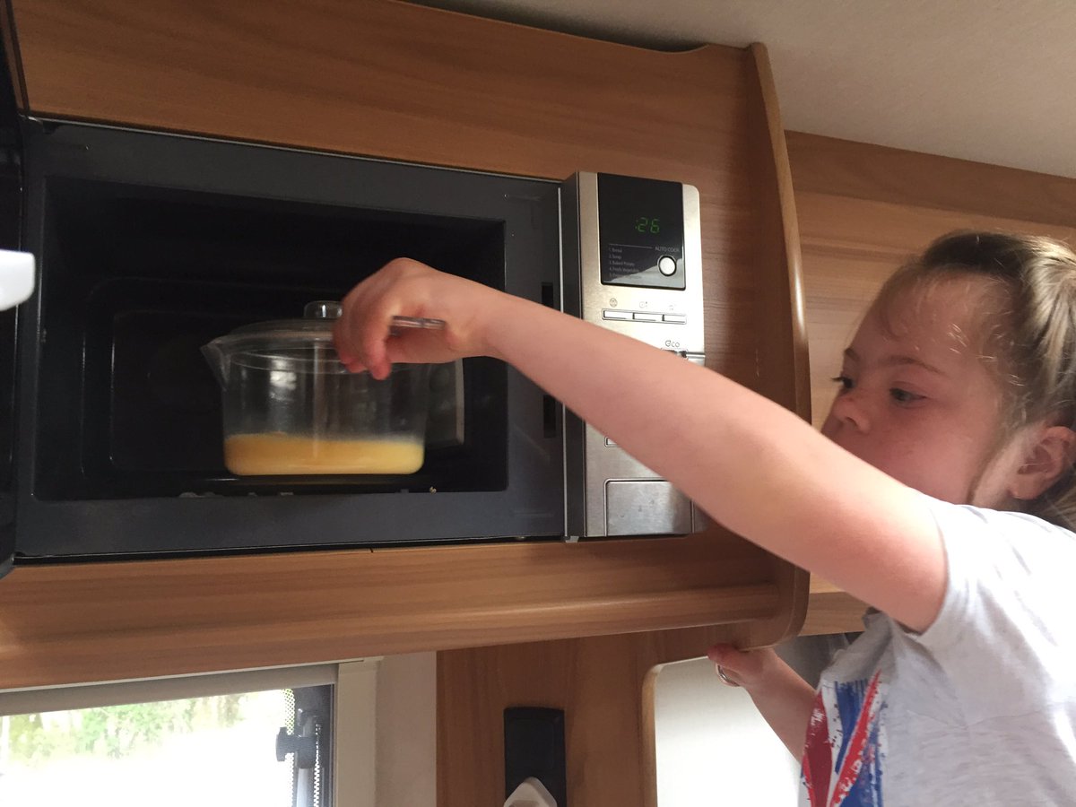 peaponderer's tweet photo. Zoe making her own scrambled egg! Super independence skills! We’ll just have to move her into the caravan when she’s older 🤣

#SeeTheAbility
#ThisGirlCan
#ExpectThis @jasonkneen 
@Wouldntchangea1 https://t.co/YnFwjhFGwC