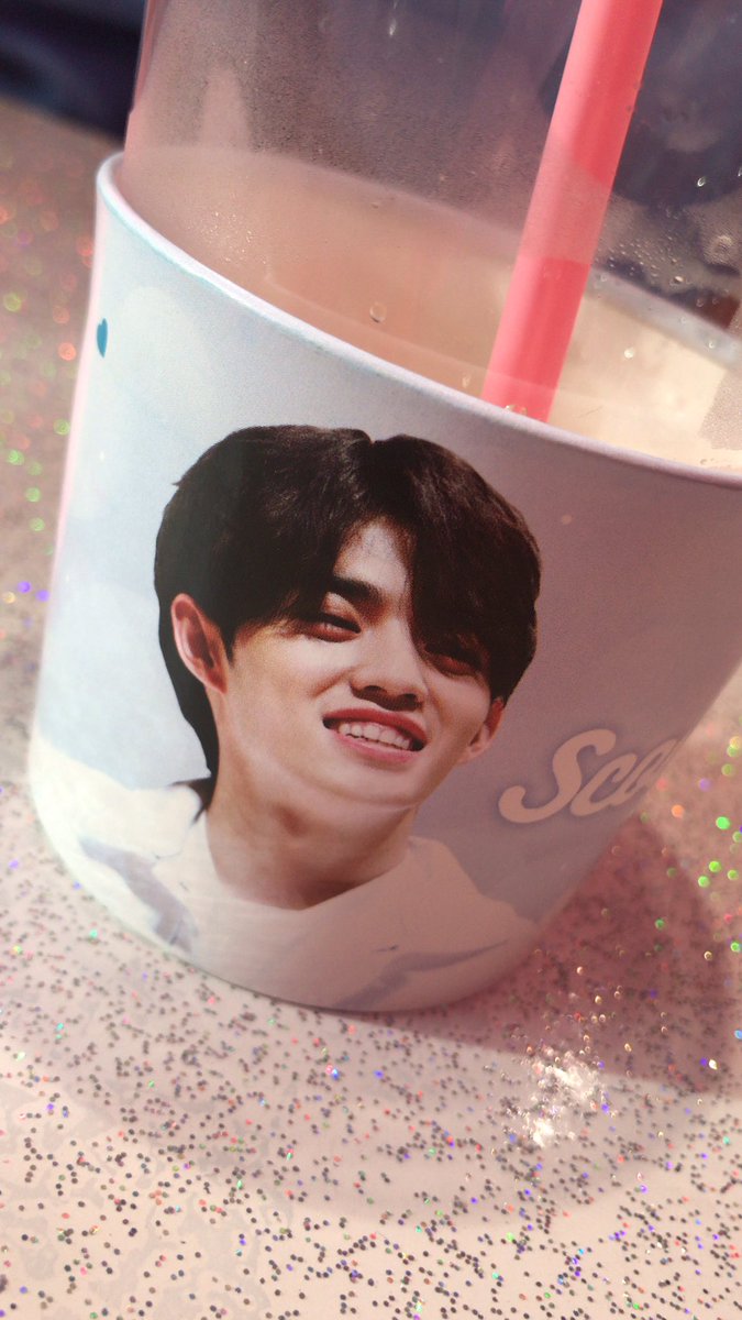 Carat17coups's tweet photo. ヨルムカフェに行ってきました💓(初めて)
スンチョルを推して初めてのセンイル🤩カップホルダー巡りなんて初めてしたけど悪いものでは無い😤
最高の誕生日になって欲しいですな😘💎💕
@yolumlovesyou https://t.co/E28zH5Cn9k