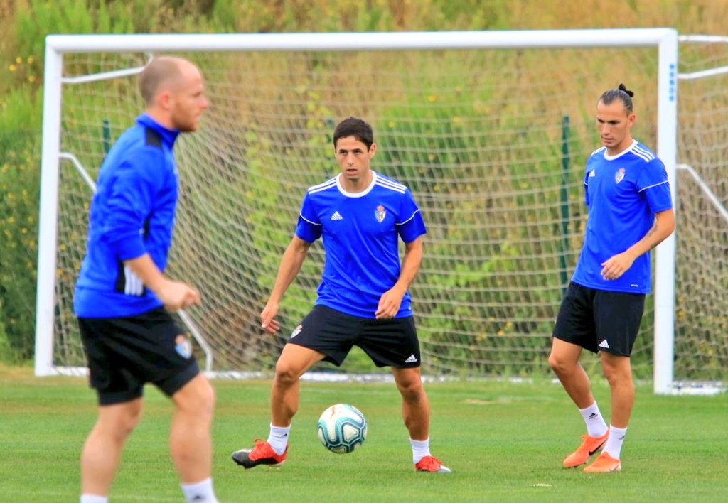 SDP_1922's tweet photo. Nuestro nuevo jugador @BenitoAsier ya trabaja en su primer entrenamiento con la Deportiva. ¡Bienvenido!
#Adelanteyarriba #VamosDeportiva https://t.co/xeGwnEsccT