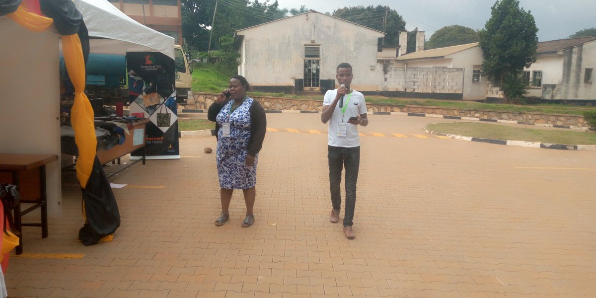 apsic2019's tweet photo. Just at TTE kyambogo university, people are having leather belts for themselves. Please come and have a quality product. #KYUAPSIC2019 MC John Nviri Musisi on the 🎤 https://t.co/IhiDBJvcwo