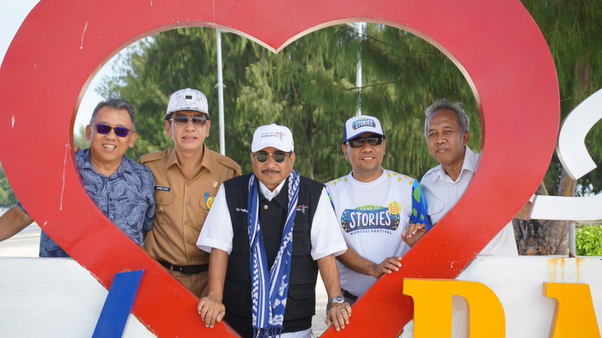 IKaotjil's tweet photo. Menteri Pariwisata RI Bapak Arief Yahya mengunjungi Pulau Dodola Morotai.
.
#FestivalMorotai2019
#PesonaFestivalMorotai2019
#WonderfulIndonesia
#PesonaIndonesia
#GenWI #GenPI https://t.co/bfe0ny4iE4