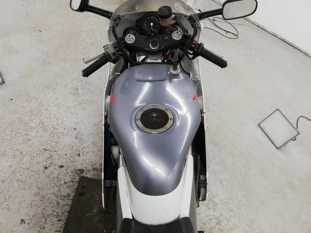 SugoMotorcycles's tweet photo. Nice #NSR250 #MC18 SP Terra. That right hand aftermarket pipe has always baffled me, just look at that angle. Always thought it was crash damage - but that's how they are.. https://t.co/AYpNjnvY4Y