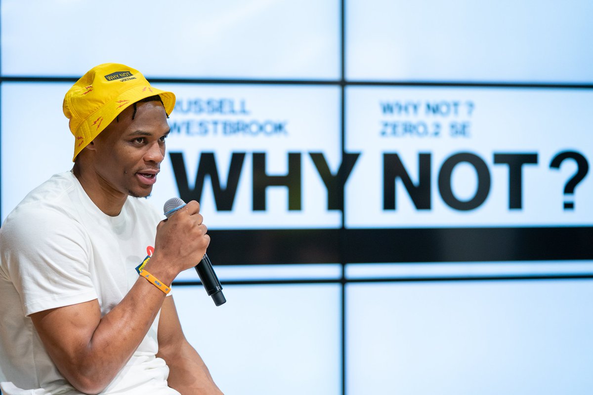 flymagazine's tweet photo. WHY NOT? TOKYO TOUR 2019の締めくくりに @russwest44 が現れた @GALLERY2SHIBUYA では、「WHY NOT?精神を持つことで、自分を信じてやりたいことをしっかりやってこれた。みんなも同じマインドで大きな夢を描いてほしい」と語り、子供たちにシャムゴッド・ドリブルを伝授した。
#whynot #whynottour https://t.co/9rxEXf8wAy