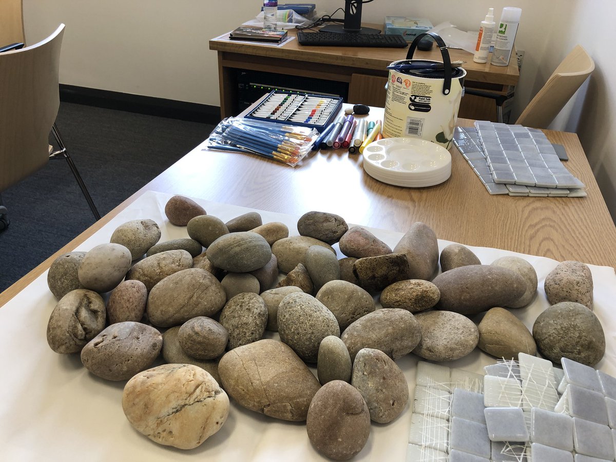 qubgradschool's tweet photo. Come to the Graduate School and switch off for a full day of #DigitalDetoxing! We have a tea-tox followed by a rock painting workshop to create rocks for our Welcome Week Scavenger Hunt. All followed by a tour of the Palm House & Tropical Ravine! #TeamGrad #GradSchoolRocks https://t.co/Bu1ysMMzpz