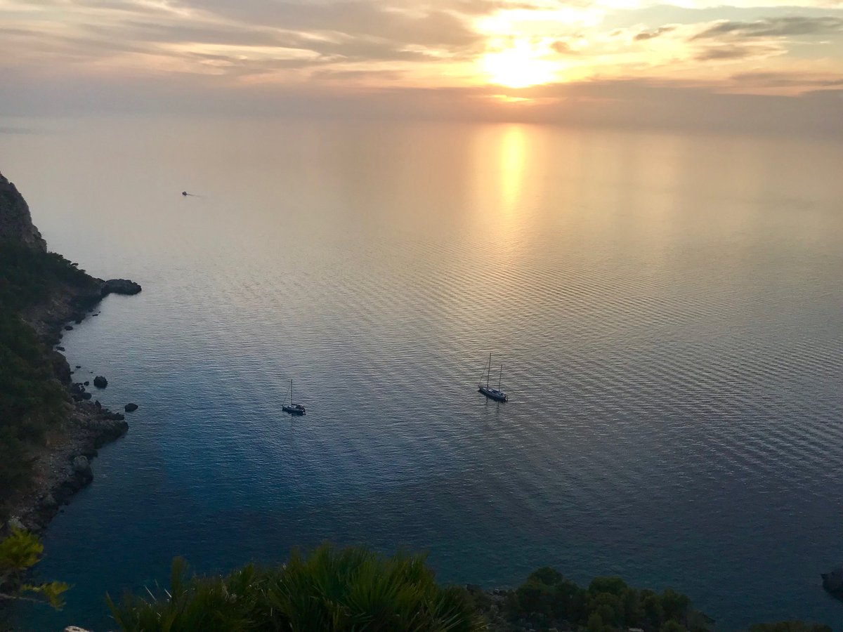 moorspots's tweet photo. This photo was taken from the west side of Mallorca. 
Just perfect 👌⛵️ 
#moorspots #sail #discover #share #Mallorca https://t.co/Rnibj4In09