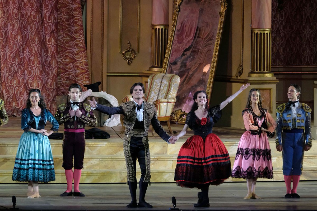 IBC_Bianchirma's tweet photo. 🌹🌹🌹Stasera ultima recita de #LaTraviata con @PetraConti_ all’@arenadiverona per l’Opera Festival 2019.  
#staytuned per i prossimi spettacoli dell’étoile internazionale! 🤩
#petraconti #ibcpress https://t.co/aTH2jwgFSo