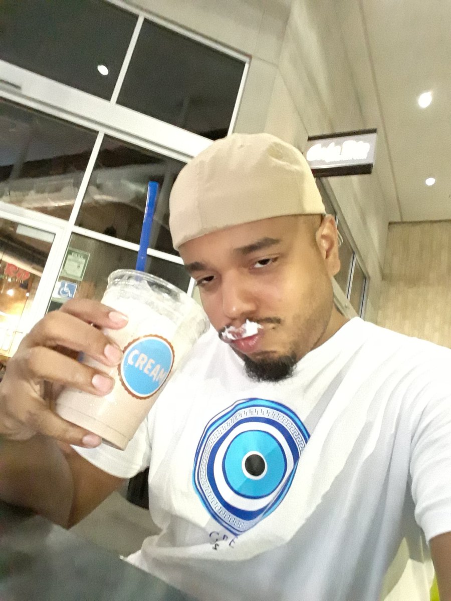 OTBlilmanuel's tweet photo. #cream #sacramento milkshake baby lol https://t.co/xjKNgMjGJ9