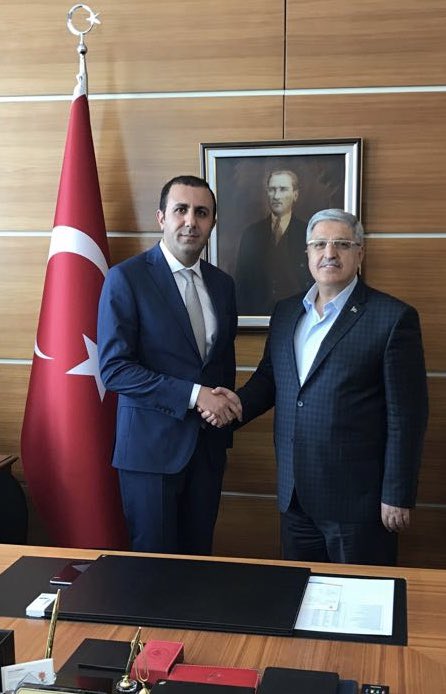 Şırnak Vali Yardımcısı iken,kayyum olarak görev yaptığı Şırnak Belediye Başkanlığındaki üstün gayret ve başarısıyla gönüllerimizde taht kuran hemşehrim @TuranBdrhnoglu Küçükçekmece Kaymakamı olarak atanmıştır.Kendisini ve ailesini tebrik ediyor,yeni görevinde başarılar diliyorum.