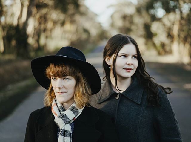 mardybridges's tweet photo. GraceJean on an early morning roadtrip, on a cold midwinter day. It sounds dreamy but really we ate too many snacks and made a lot of bad jokes.

#musicphotography #music #folk #folkmusic #folkduo #roadtrip #countryaustralia #countryvictoria https://t.co/oivLTjMrTj