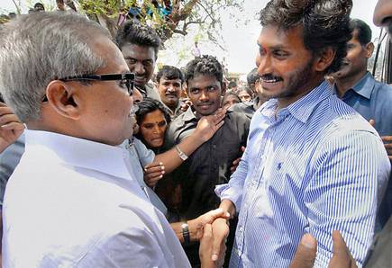 mskreddy_YSRCP's tweet photo. కడప ప్రతి గడపకు మీరు ఆత్మీయులు. మీరు లేని లోటు మాకే కాదు మన కార్యకర్తలు అందరికీ తీరని లోటు. ఆ లోటు ఎవ్వరూ పూడ్చలేనిది.
#YSVRJayanthi #YSVR #YSVivekanandaReddy https://t.co/uTXkrWz88A