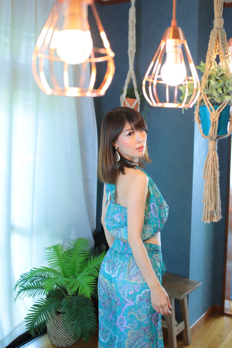 playboyangel720's tweet photo. 毎日暑いけど汗をいっぱいかいて新陳代謝を良くしよう！くれぐれも熱中症には気をつけてね。
先日のバースデー撮影会の写真いただいたので順番にアップしていくね(^ ^)
この衣装はアラビアン風リゾートセットアップパンツ。
ブルーな色合いとお部屋の色合いがマッチ！photo by ユタカさん https://t.co/ZKURab3FTq