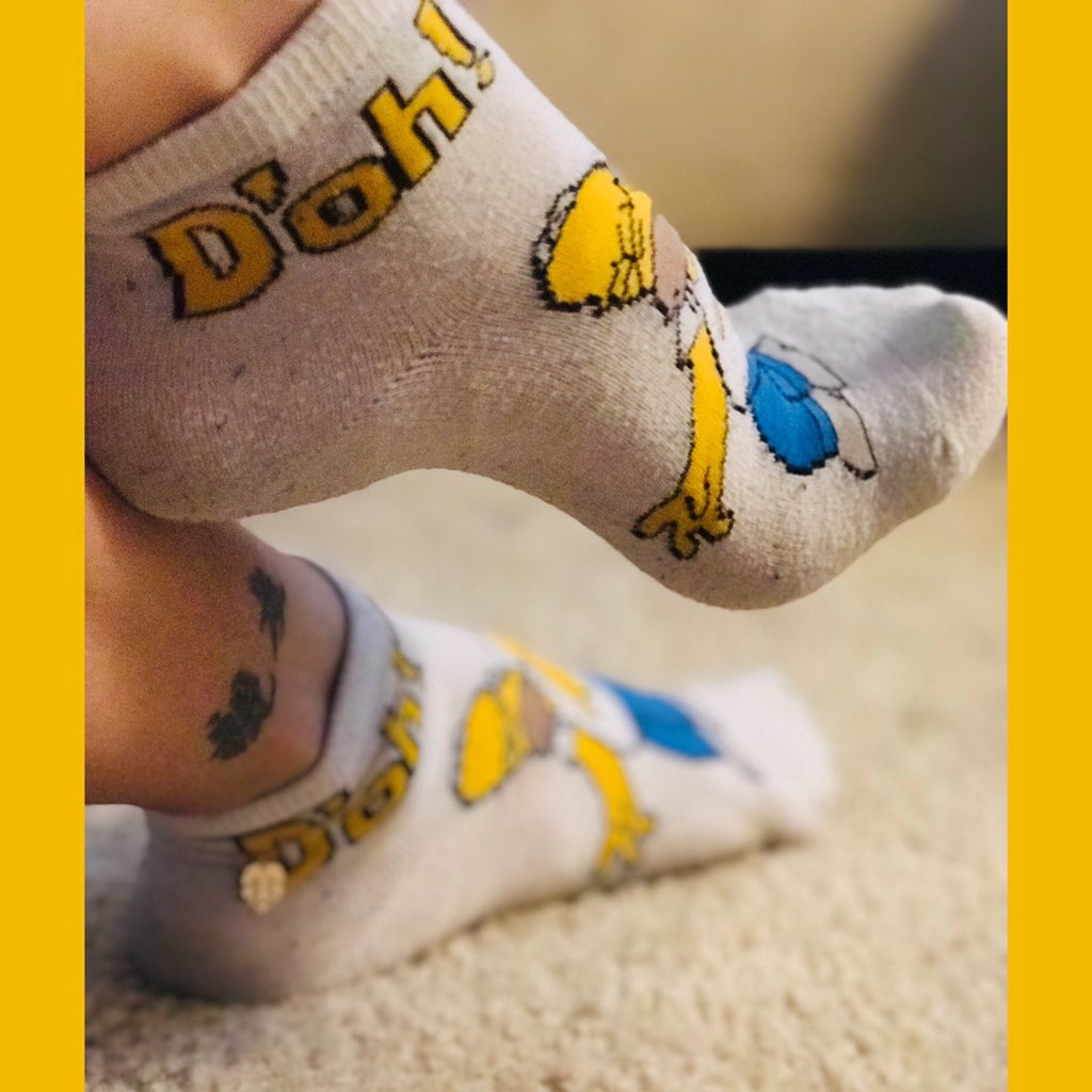 MagentaBandit's tweet photo. “D’oh” #magentabandit #TheSimpsons #sockqueen #sockfetish #footfetısh https://t.co/jMGWNTDFZE