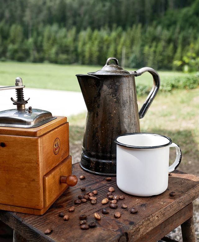 LastKitchenHero's tweet photo. cowboy coffee at the campfire.
.
.
.
#coffeeadict #coffee #coffeebean #roastingcoffee #roastingcoffeebeans #coffeebeans #woodfire #campfire #campfirecooking #lagerfeuer #kaffee #cowboycoffee #outdoorcook #outdoorcooking #outdoor #horseshoe #foodphotography #foodstagram #food… https://t.co/zd2yRtThW1