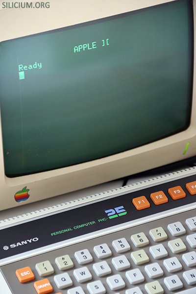 occitel's tweet photo. Ce petit Sanyo PHC-25 a décidément de la suite dans les idées. Prêt à tout pour se faire accepter à l'Apple 2 Festival. La ténacité, ça paye ! #A2FF https://t.co/evLVfDxkFL https://t.co/IZxswwnLW5