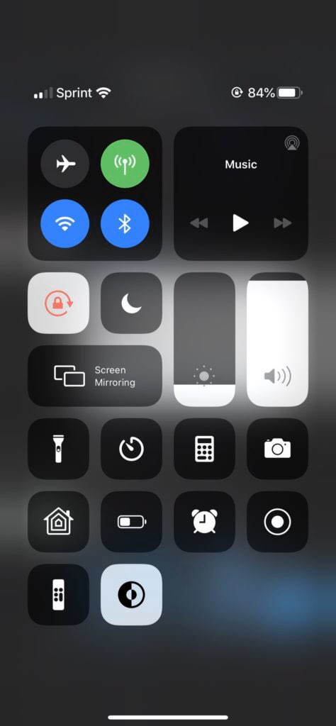 ApppleFC's tweet photo. 🆕 nouveautés #iOS13Beta6
- Mode sombre dans le centre de contrôle
- La transparence des dossiers à été revue
- La mention 4G est plus petite que sur la bêta 5
- Choix ou non d’affichage de l’aperçu d’un lien

Que pensez-vous de ces nouveautés ? https://t.co/LszleH1eq0