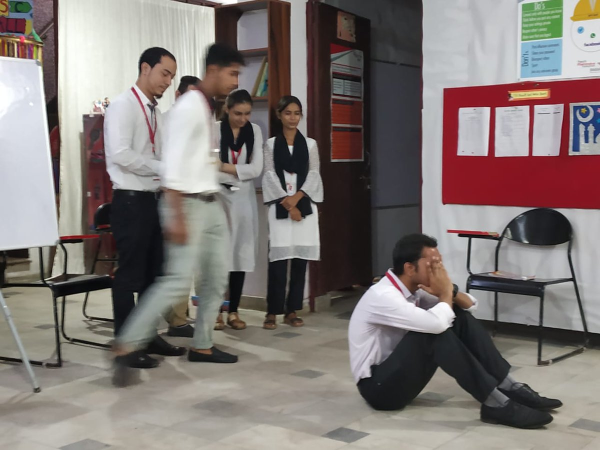 TarraqiC's tweet photo. Students of TSC presenting presentation and performing skit on the topic #unemployment in India .
#KashmirWelcomesChange #earthquake  #PKMKB 
#newindia #NGO #socialwork #freeeducation https://t.co/maYS3tDplE