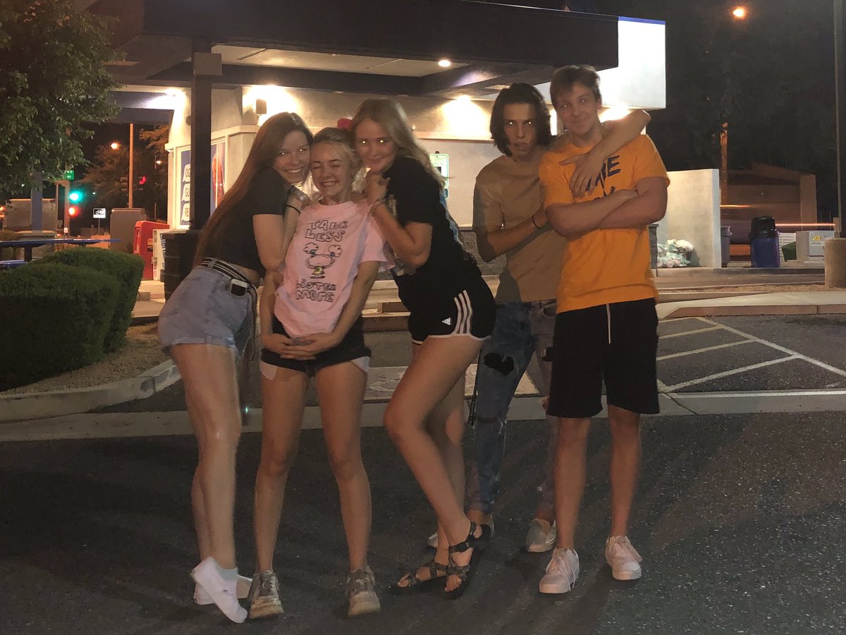 baileeshupey's tweet photo. said goodbye to my sweet erin tonight. vibes: </3 https://t.co/JY7gg9QrHs