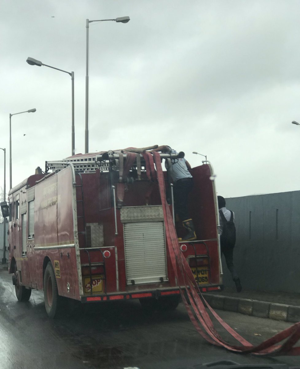 Swati2789's tweet photo. Accident Near Bhandup Pumping
#MumbaiTraffic https://t.co/mnBKiWJwnK