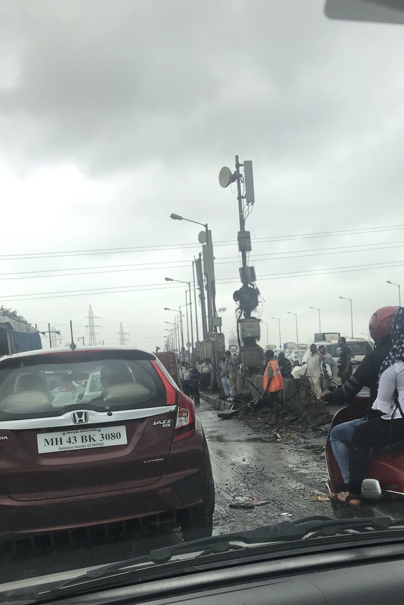 Swati2789's tweet photo. Accident Near Bhandup Pumping
#MumbaiTraffic https://t.co/mnBKiWJwnK