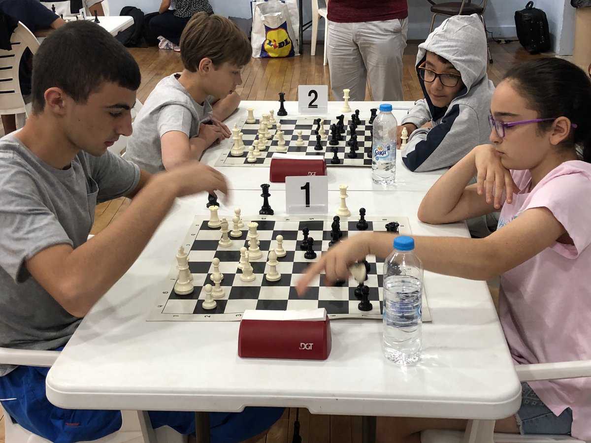checkmatetvshow's tweet photo. Top 10 Benefits of playing chess.Chess is game for everyone o matter what gender, age, nationality and you can start to play in any age if you never played before.  https://t.co/CLBpj3wIEX https://t.co/wD39tDhEAn