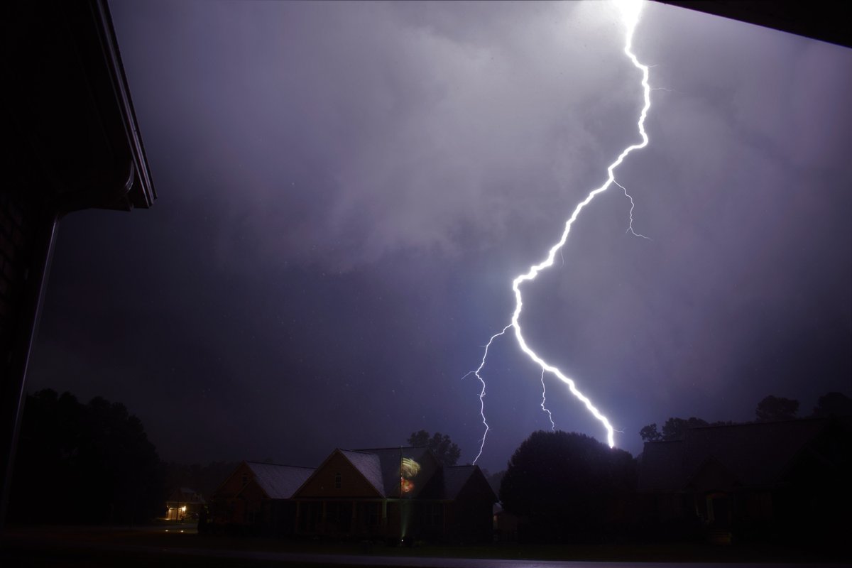 LanceWalkerz's tweet photo. Last night was INCREDIBLE (Erwin, NC) @MikeOlbinski @weatherchannel @WRALAimee @katcampbellwx @NWSRaleigh @spann @PaulHeggenWX @JimCantore #ncwx https://t.co/HOC6jTVooW