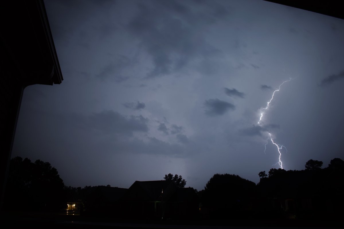 LanceWalkerz's tweet photo. Last night was INCREDIBLE (Erwin, NC) @MikeOlbinski @weatherchannel @WRALAimee @katcampbellwx @NWSRaleigh @spann @PaulHeggenWX @JimCantore #ncwx https://t.co/HOC6jTVooW