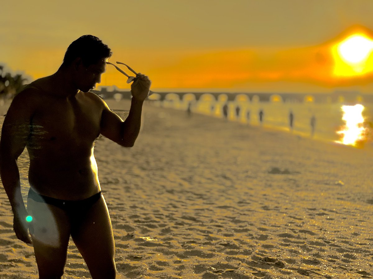 angelacopa3's tweet photo. #men #AngelsAndDevils #sunset https://t.co/NFb29oQMPF