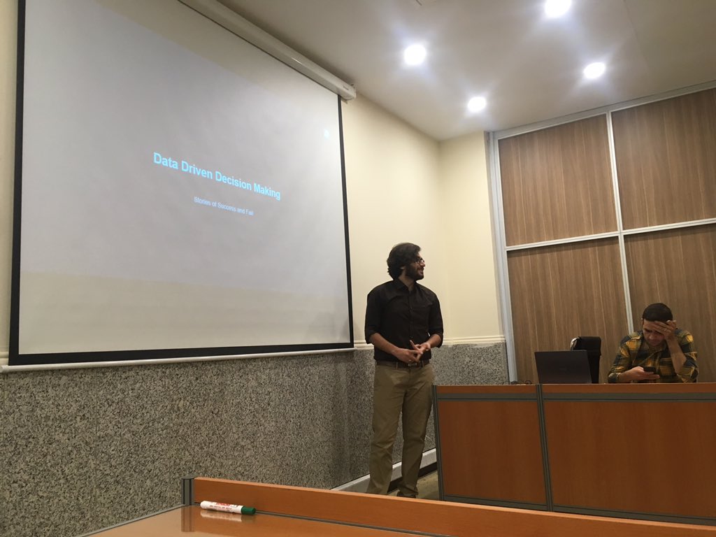studiodata_ir's tweet photo. ارائه پارسا حکیمی درباره “تجربه استفاده موفق و ناموفق از #دیتا “
#استودیودیتا
#studiodata https://t.co/Y6YqilKUq7