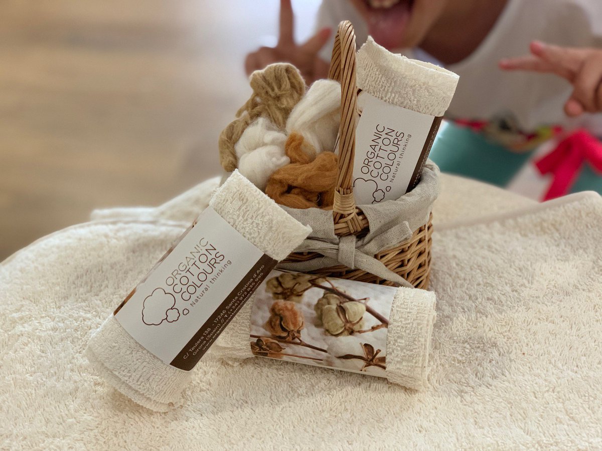 OrganicCottonCo's tweet photo. ¿Si ya cuidas tu piel con productos orgánicos y naturales por qué no desmaquillarla también de la forma más #natural posible? Nuevo pack de 7 toallitas para desmaquillarse. Una para cada día de la semana. Disponibles en https://t.co/4KyAVlN7XC
#NaturalThinking #OCCGuarantee https://t.co/mU0dsHdupP