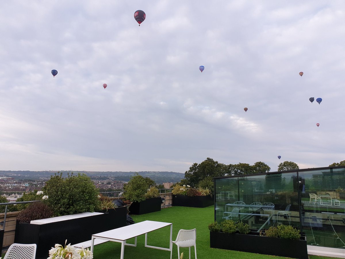 JLL_Tim's tweet photo. Great decision #BalloonFiesta Nice view from the office @JLLUK https://t.co/y1wTTref8a