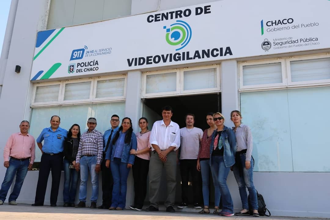subsepartcomyg's tweet photo. Integrantes del #ForoVecinal de la 10a #Resistencia, visitaron instalaciones del 911 y centro de Videovigilancia.
Con el objetivo de @domingopeppo de fortalecer lazos con la comunidad cada miércoles llevaremos a cabo estas acciones
@ChacoGobierno
@SeguridadChaco
@FantinNestor https://t.co/GruRl9sYmx