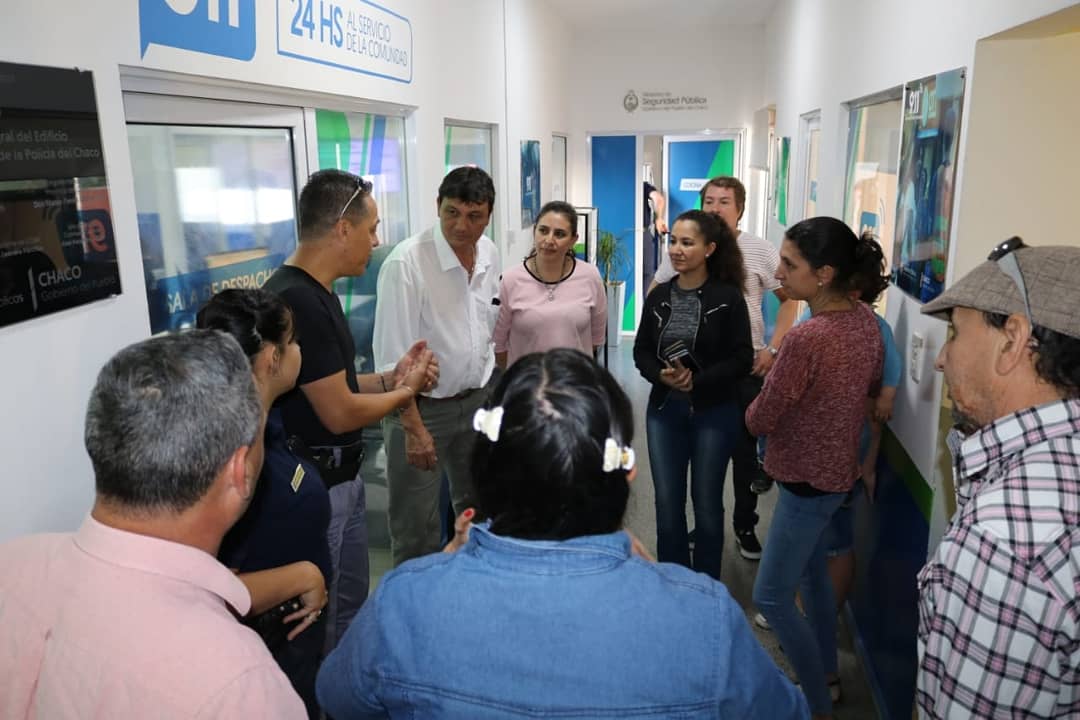 subsepartcomyg's tweet photo. Integrantes del #ForoVecinal de la 10a #Resistencia, visitaron instalaciones del 911 y centro de Videovigilancia.
Con el objetivo de @domingopeppo de fortalecer lazos con la comunidad cada miércoles llevaremos a cabo estas acciones
@ChacoGobierno
@SeguridadChaco
@FantinNestor https://t.co/GruRl9sYmx